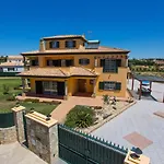 Villa Nincha - Heated Pool - Free Wi-Fi - Air Con